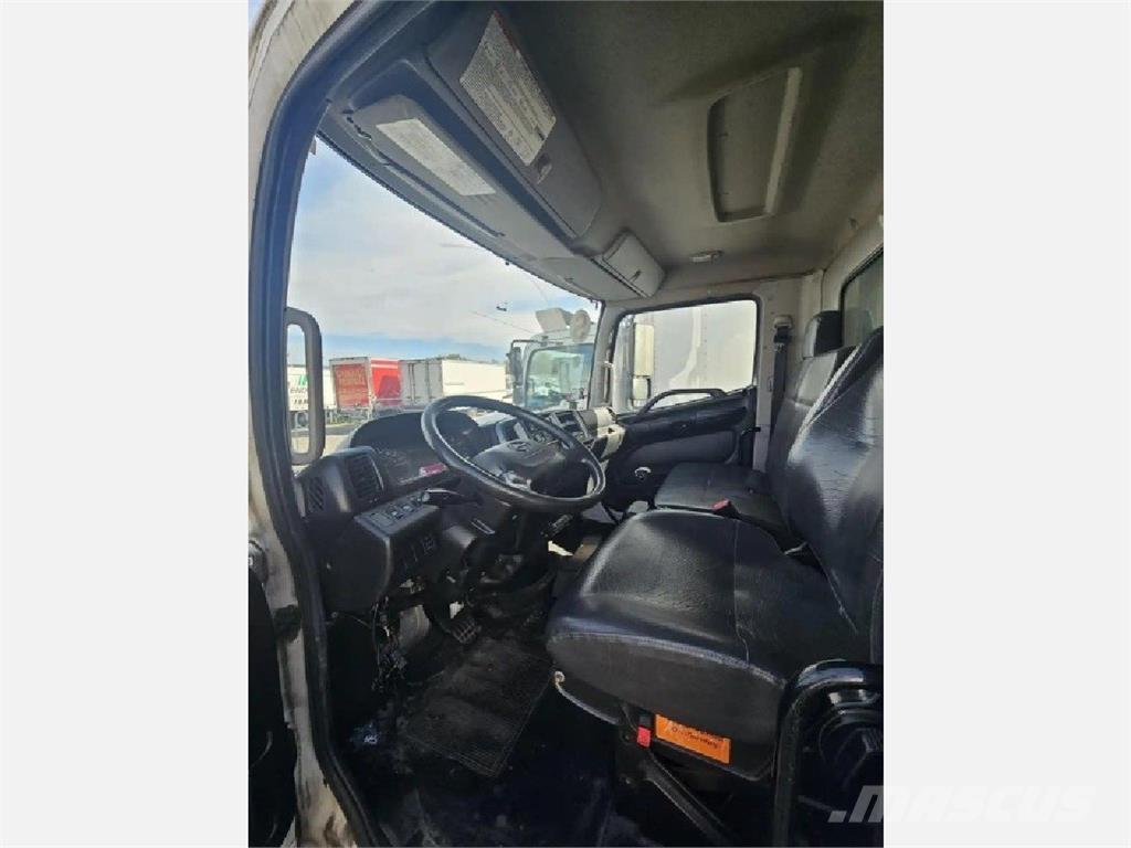 Hino 268 冷凍冷蔵車