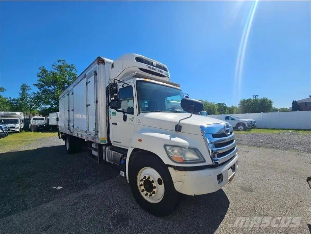 Hino 268 冷凍冷蔵車