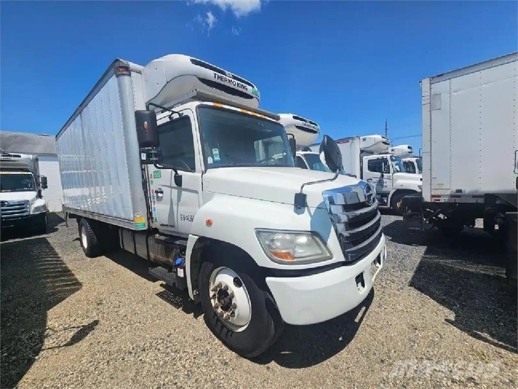 Hino 338 冷凍冷蔵車