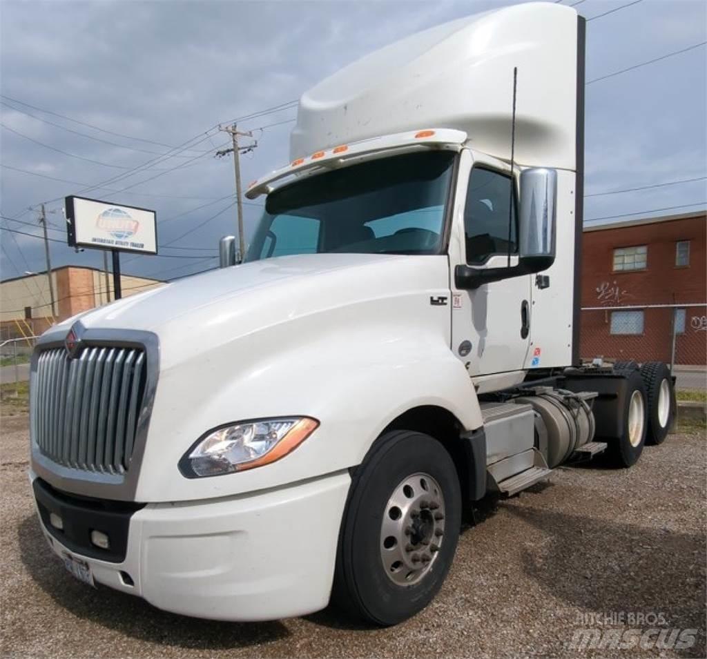 International LT 中古トラクターヘッド | トレーラーヘッド