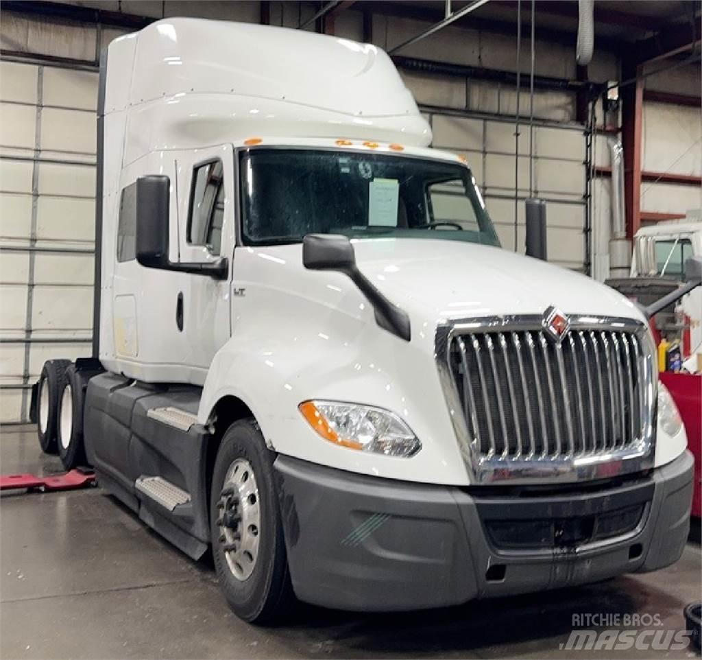 International LT 中古トラクターヘッド | トレーラーヘッド