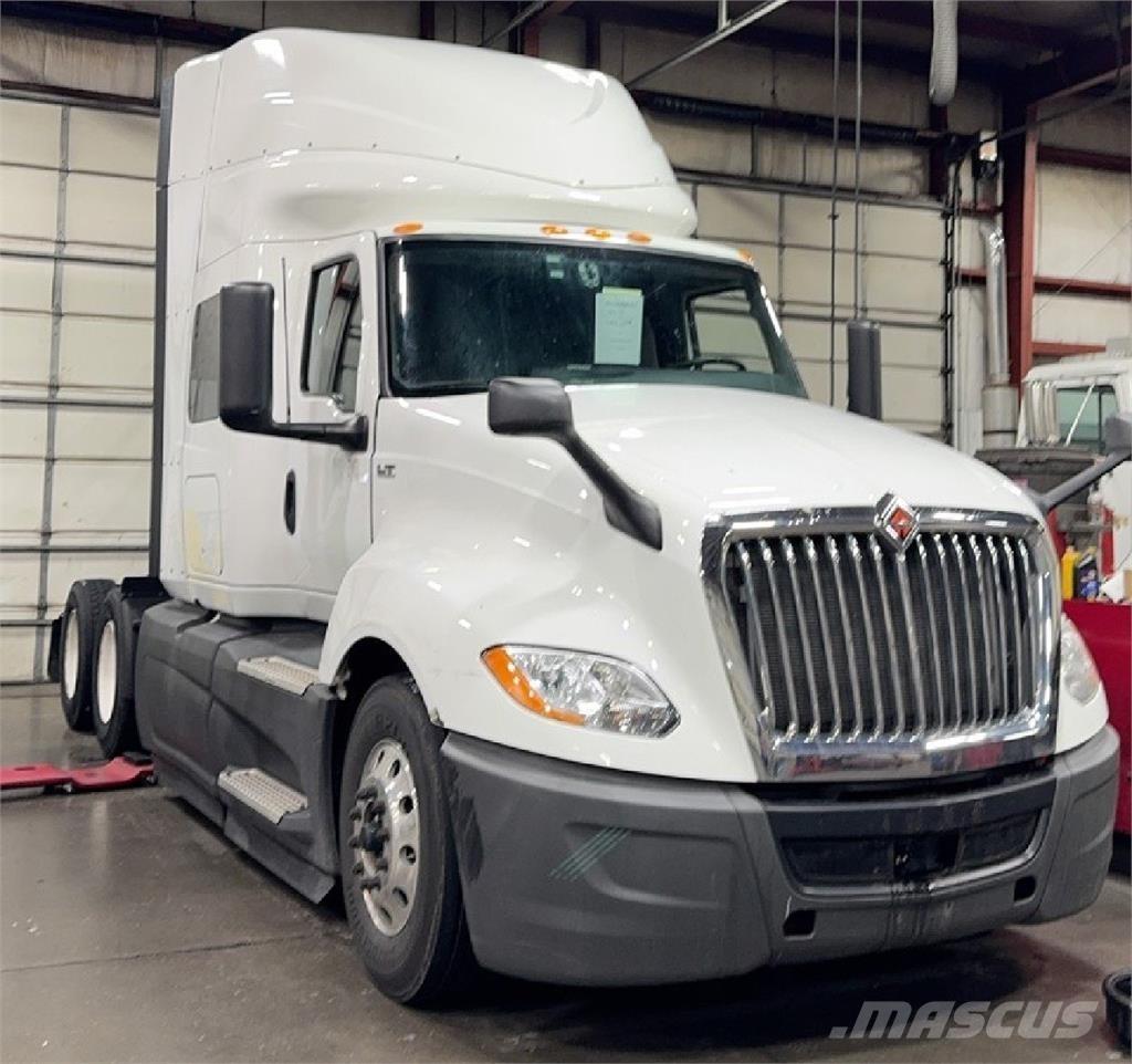 International LT 中古トラクターヘッド | トレーラーヘッド
