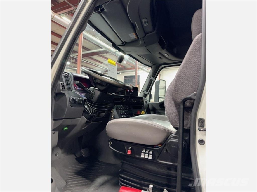 International LT 中古トラクターヘッド | トレーラーヘッド