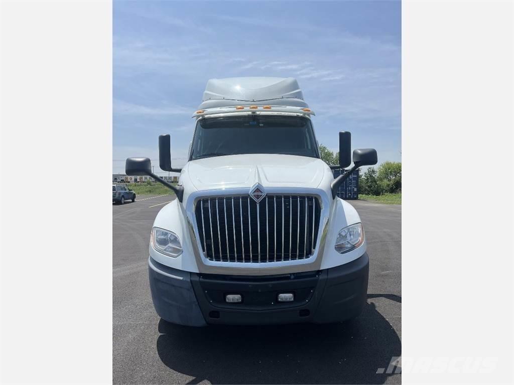 International LT625 中古トラクターヘッド | トレーラーヘッド