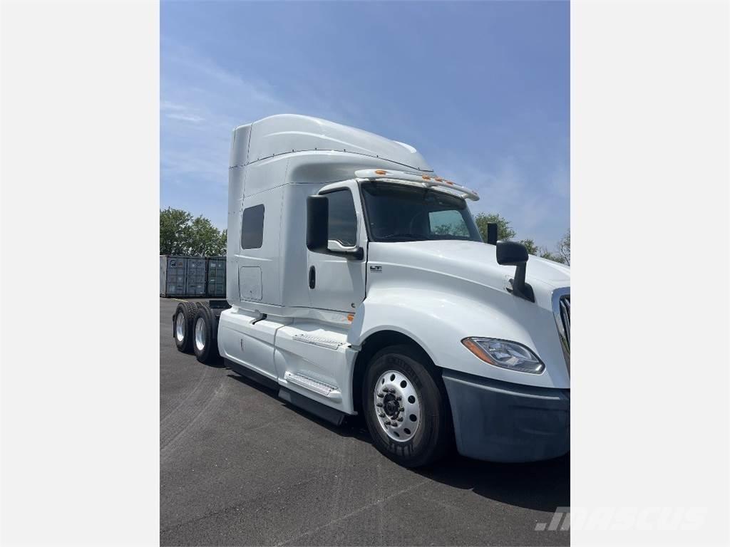 International LT625 中古トラクターヘッド | トレーラーヘッド
