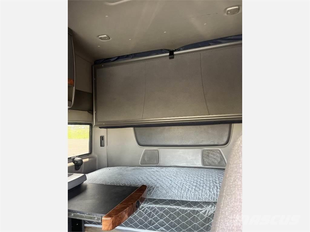 International LT625 中古トラクターヘッド | トレーラーヘッド