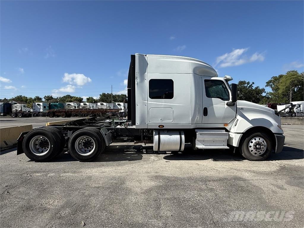 International LT625 中古トラクターヘッド | トレーラーヘッド