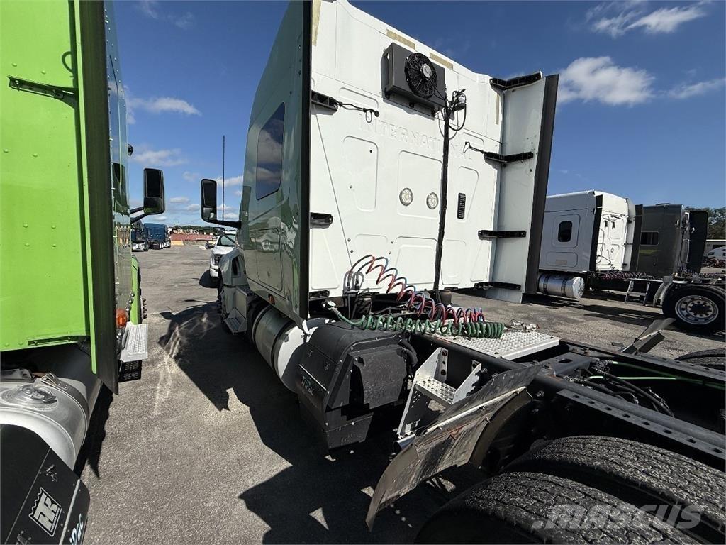 International LT625 中古トラクターヘッド | トレーラーヘッド