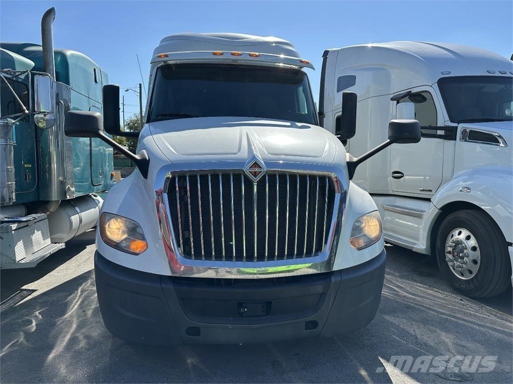 International LT625 中古トラクターヘッド | トレーラーヘッド