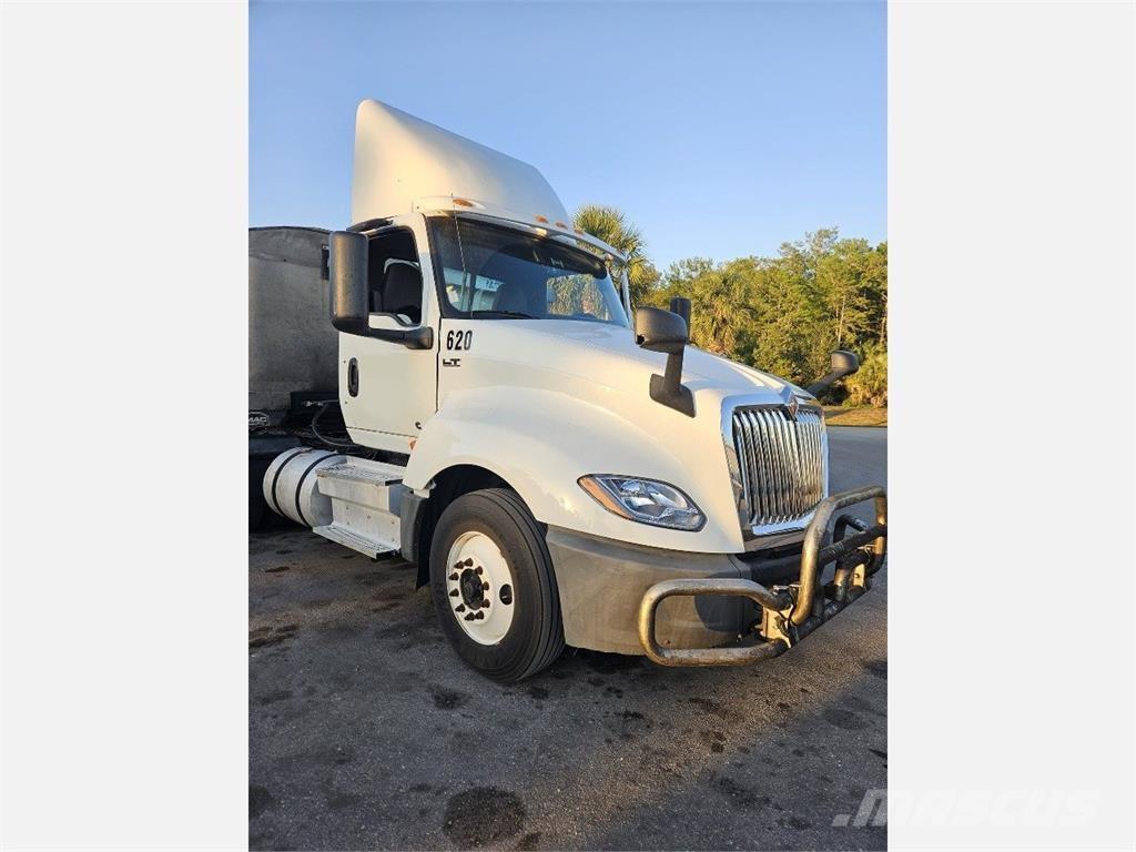 International LT625 中古トラクターヘッド | トレーラーヘッド