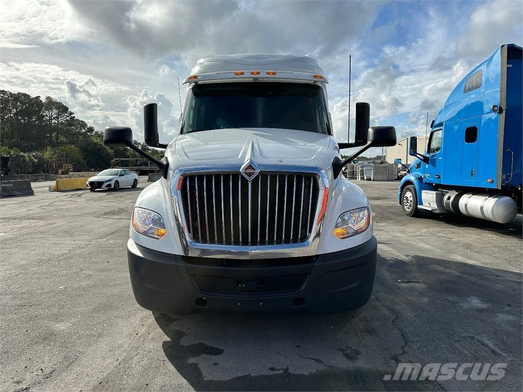 International LT625 中古トラクターヘッド | トレーラーヘッド