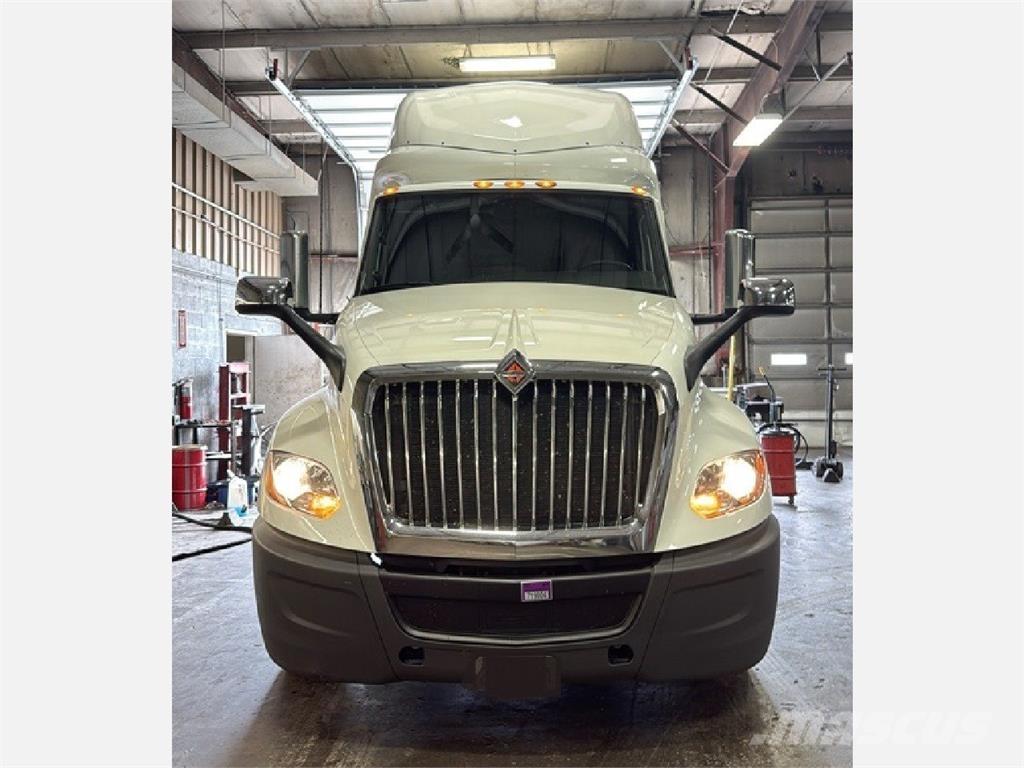 International LT625 中古トラクターヘッド | トレーラーヘッド