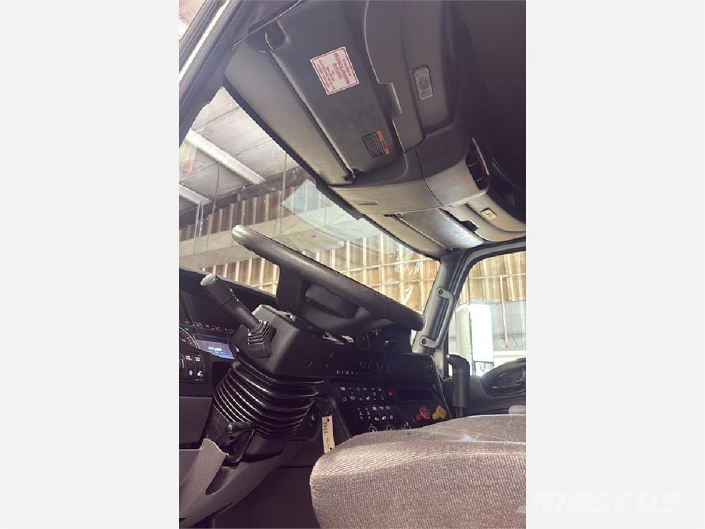 International LT625 中古トラクターヘッド | トレーラーヘッド