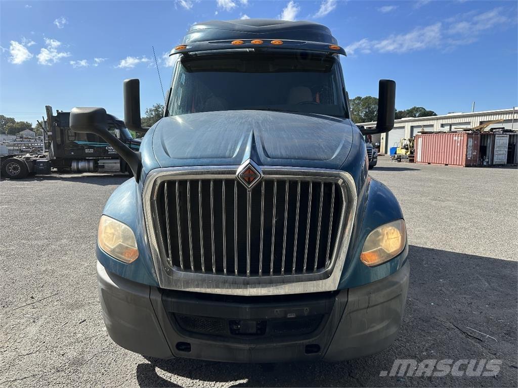 International LT625 中古トラクターヘッド | トレーラーヘッド