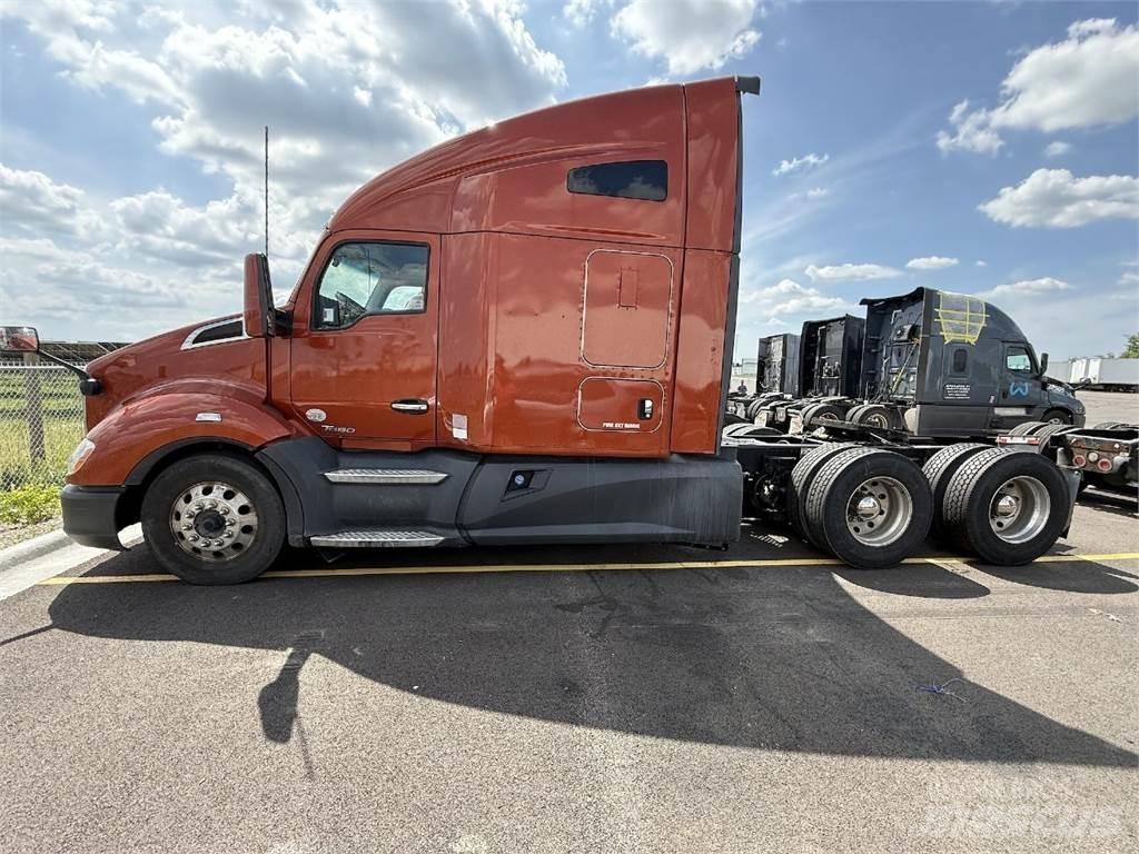 Kenworth T680 中古トラクターヘッド | トレーラーヘッド