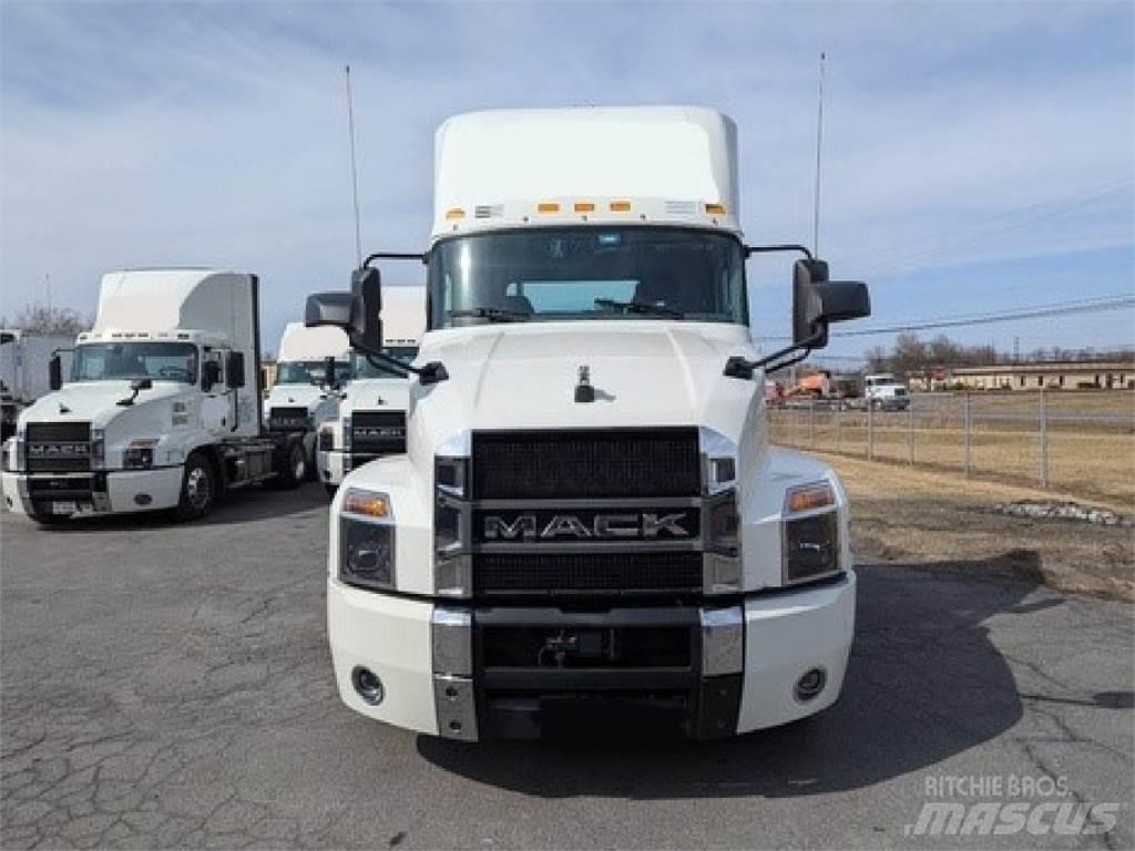 Mack AN64T 中古トラクターヘッド | トレーラーヘッド