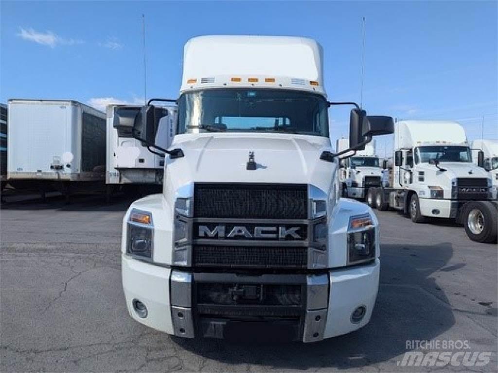 Mack AN64T 中古トラクターヘッド | トレーラーヘッド