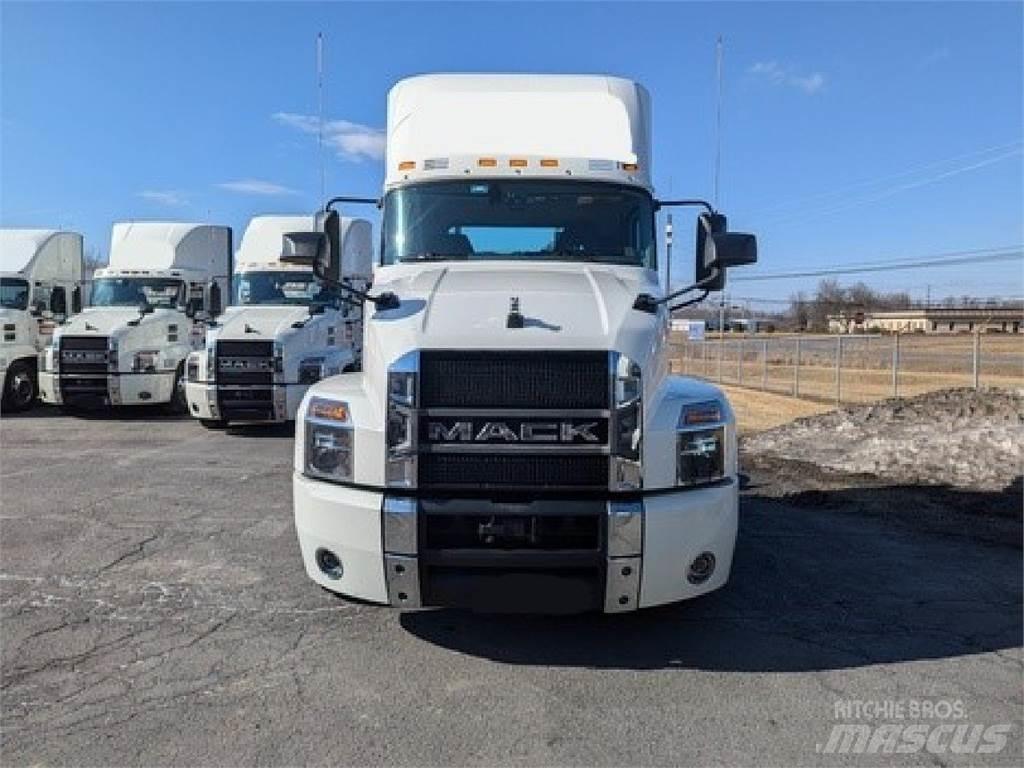 Mack AN64T 中古トラクターヘッド | トレーラーヘッド