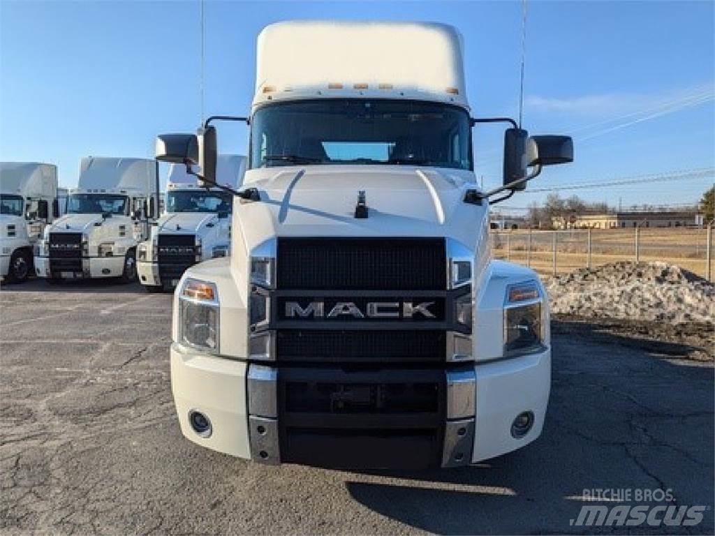 Mack AN64T 中古トラクターヘッド | トレーラーヘッド