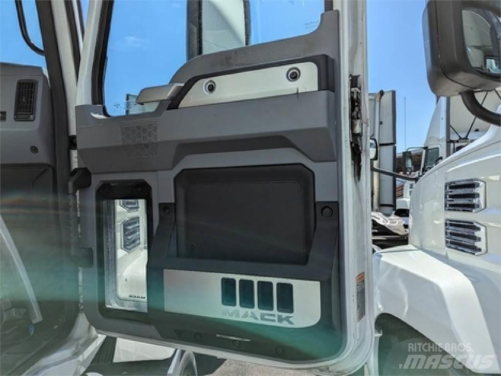 Mack AN64T 中古トラクターヘッド | トレーラーヘッド