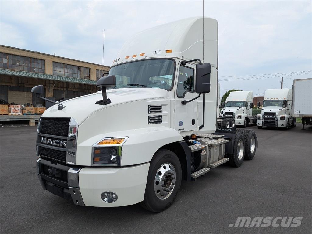 Mack AN64T 中古トラクターヘッド | トレーラーヘッド