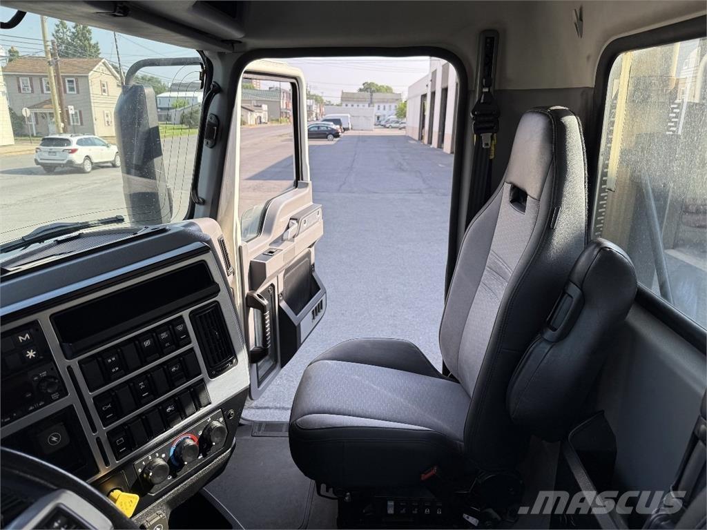 Mack AN64T 中古トラクターヘッド | トレーラーヘッド