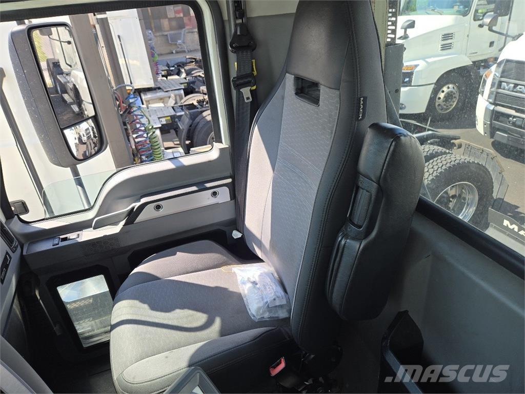 Mack AN64T 中古トラクターヘッド | トレーラーヘッド