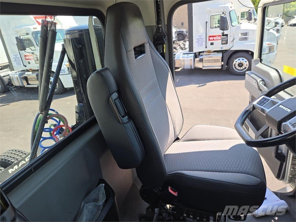 Mack AN64T 中古トラクターヘッド | トレーラーヘッド
