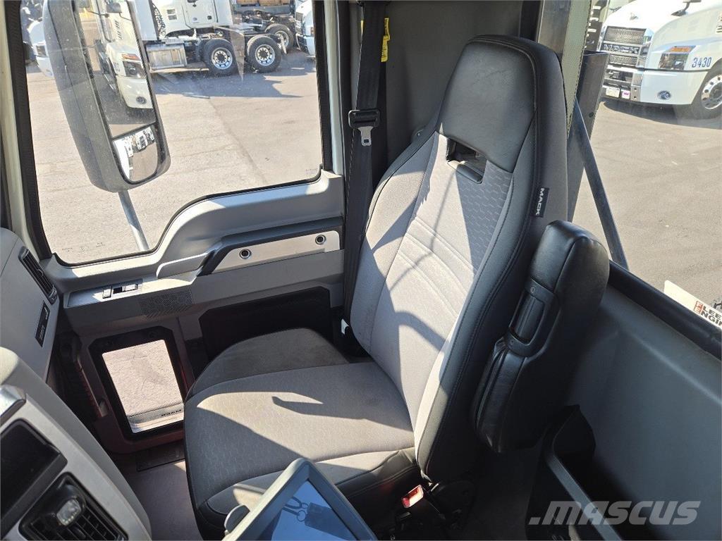 Mack AN64T 中古トラクターヘッド | トレーラーヘッド
