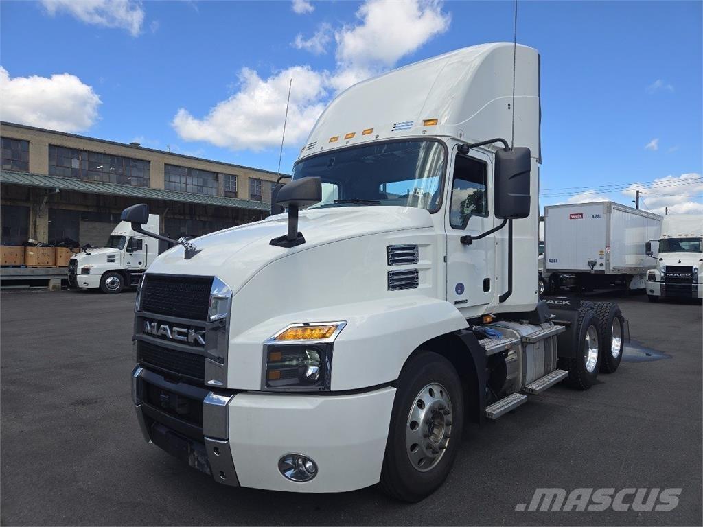 Mack AN64T 中古トラクターヘッド | トレーラーヘッド
