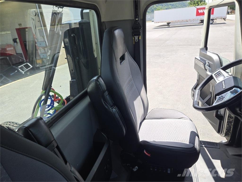 Mack AN64T 中古トラクターヘッド | トレーラーヘッド