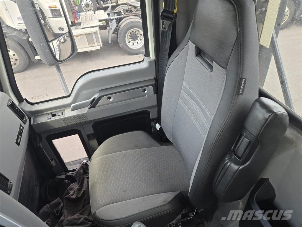 Mack AN64T 中古トラクターヘッド | トレーラーヘッド