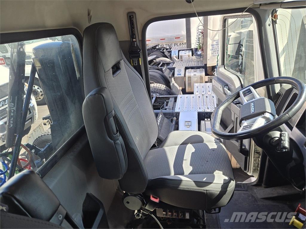 Mack AN64T 中古トラクターヘッド | トレーラーヘッド