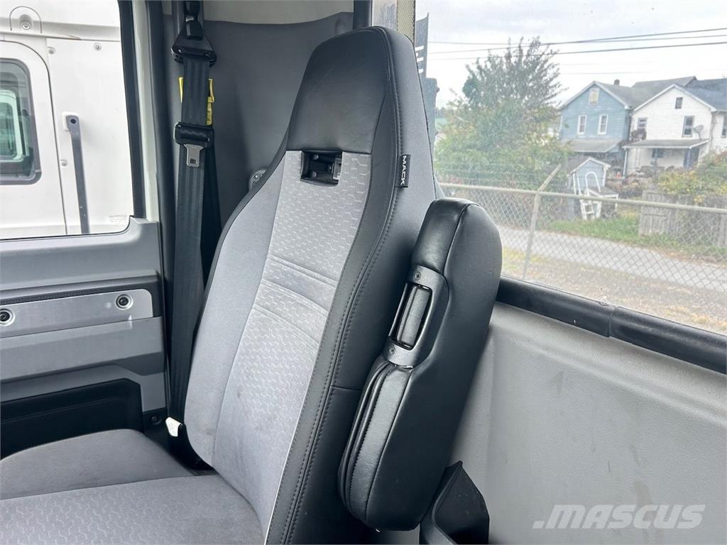 Mack AN64T 中古トラクターヘッド | トレーラーヘッド