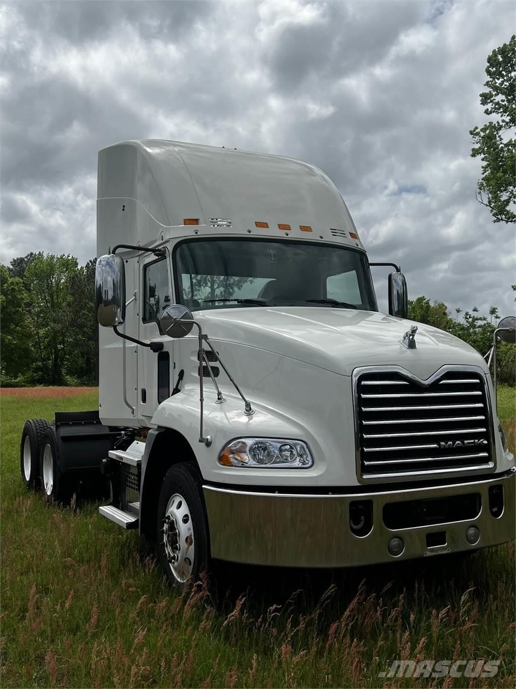 Mack CXU 613 中古トラクターヘッド | トレーラーヘッド