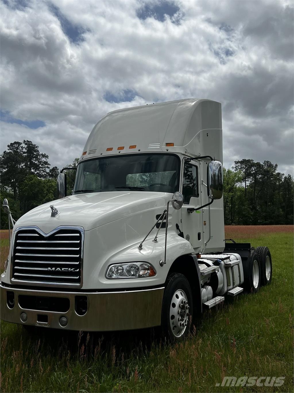 Mack CXU 613 中古トラクターヘッド | トレーラーヘッド