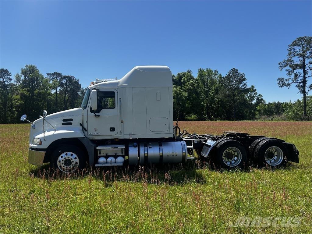 Mack CXU 613 中古トラクターヘッド | トレーラーヘッド