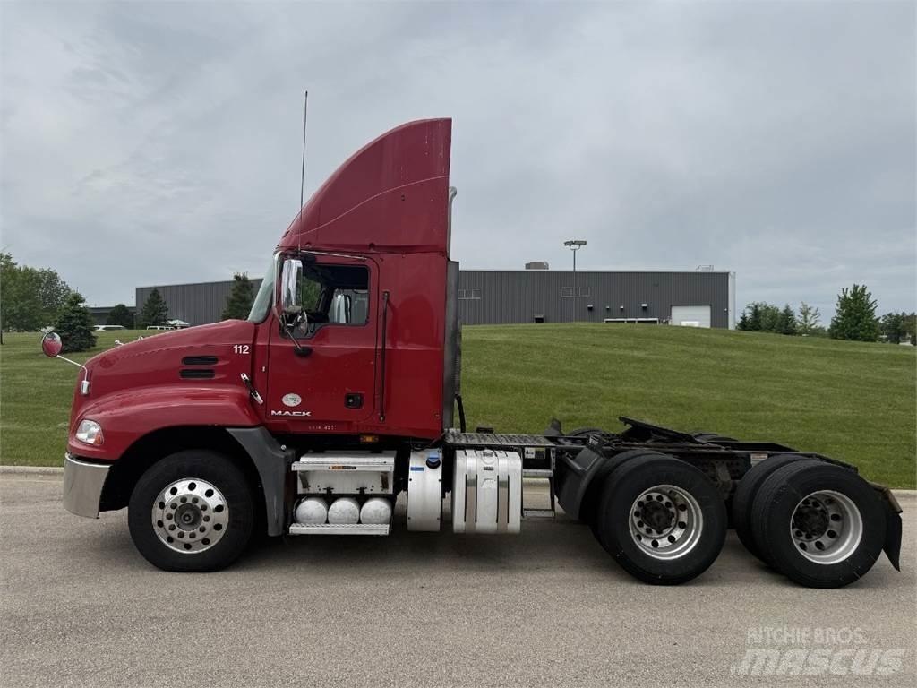 Mack CXU613 中古トラクターヘッド | トレーラーヘッド
