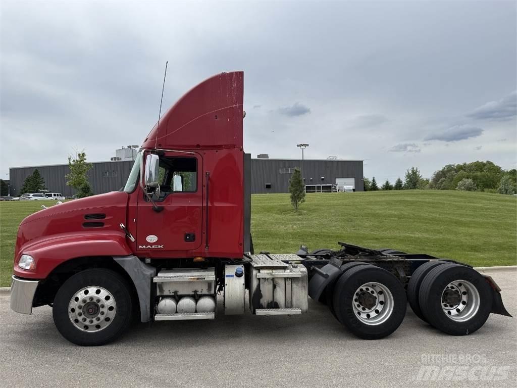 Mack CXU613 中古トラクターヘッド | トレーラーヘッド