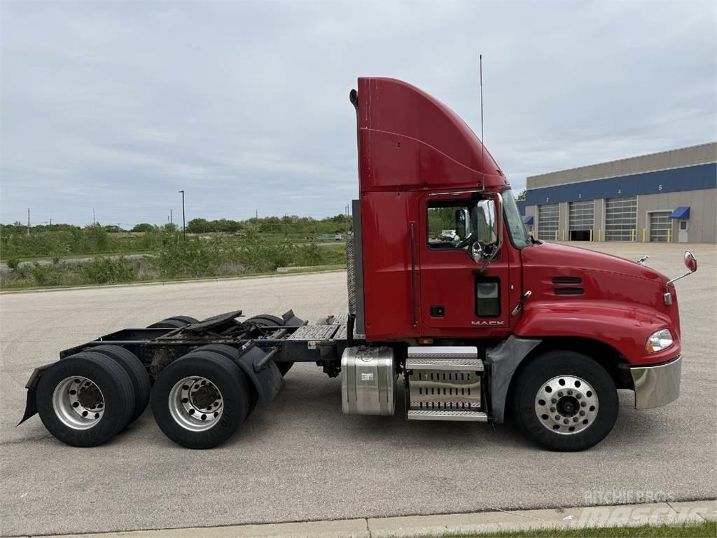 Mack CXU613 中古トラクターヘッド | トレーラーヘッド