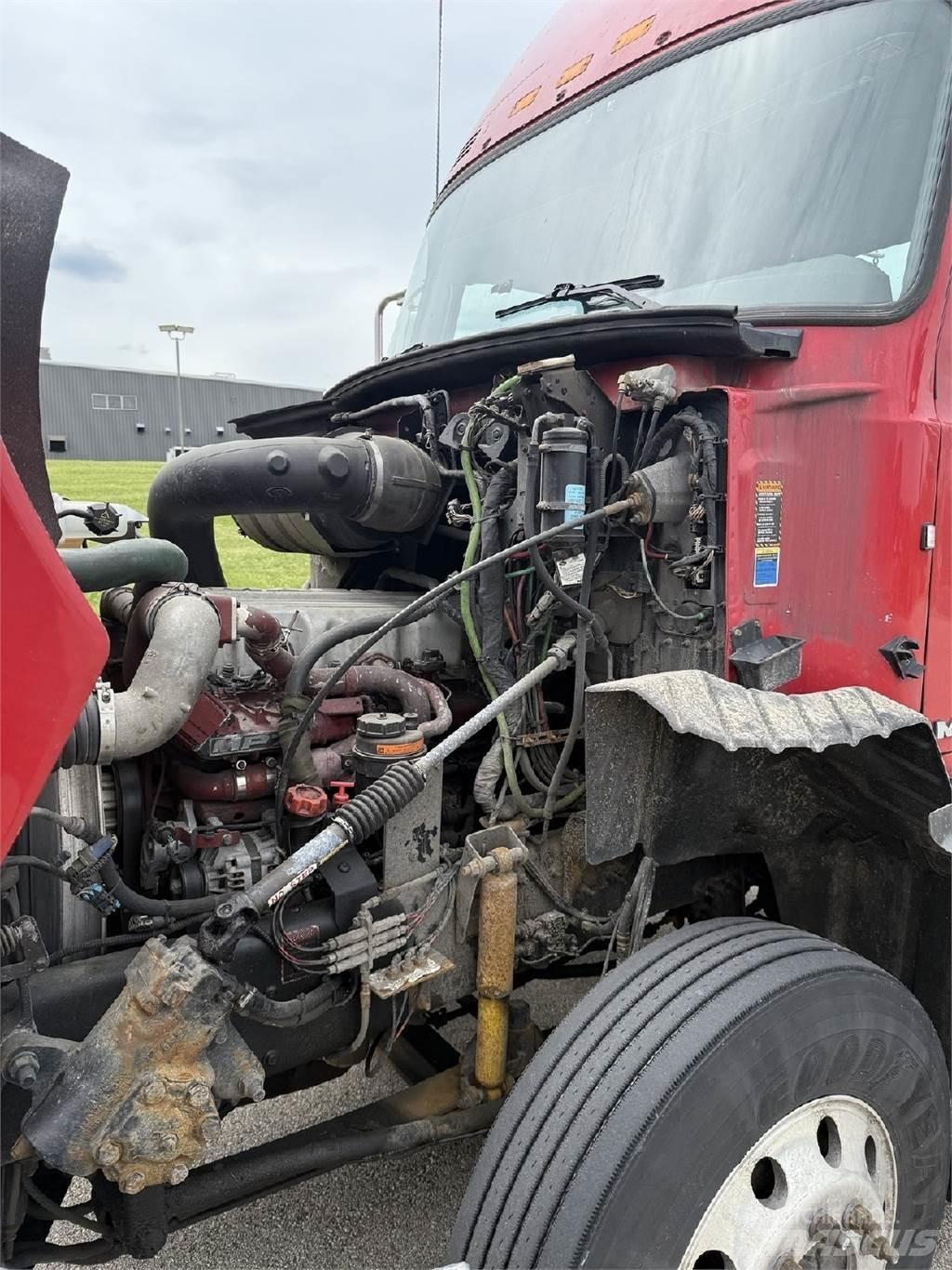 Mack CXU613 中古トラクターヘッド | トレーラーヘッド