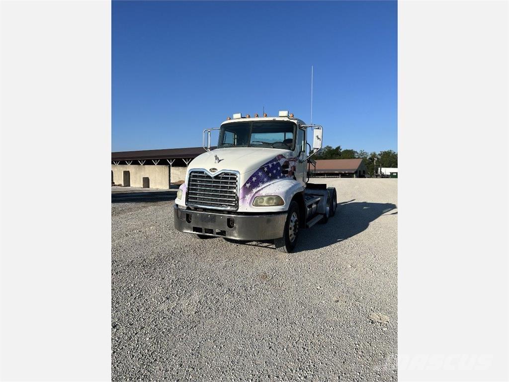 Mack Vision 中古トラクターヘッド | トレーラーヘッド