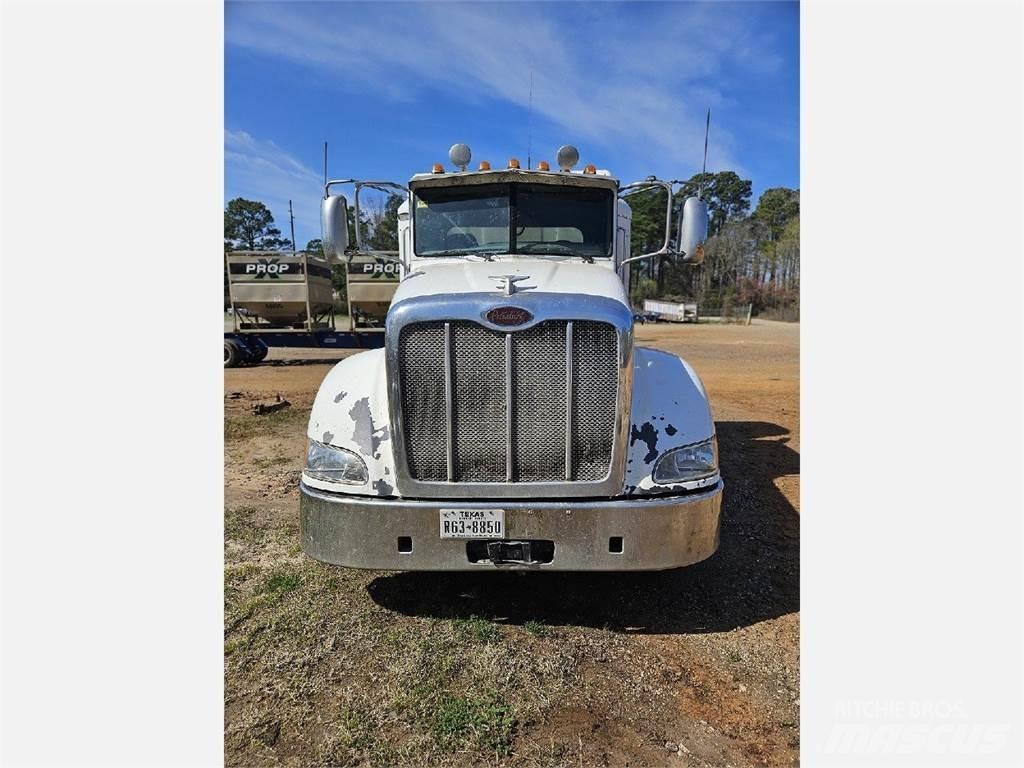 Peterbilt 384 中古トラクターヘッド | トレーラーヘッド