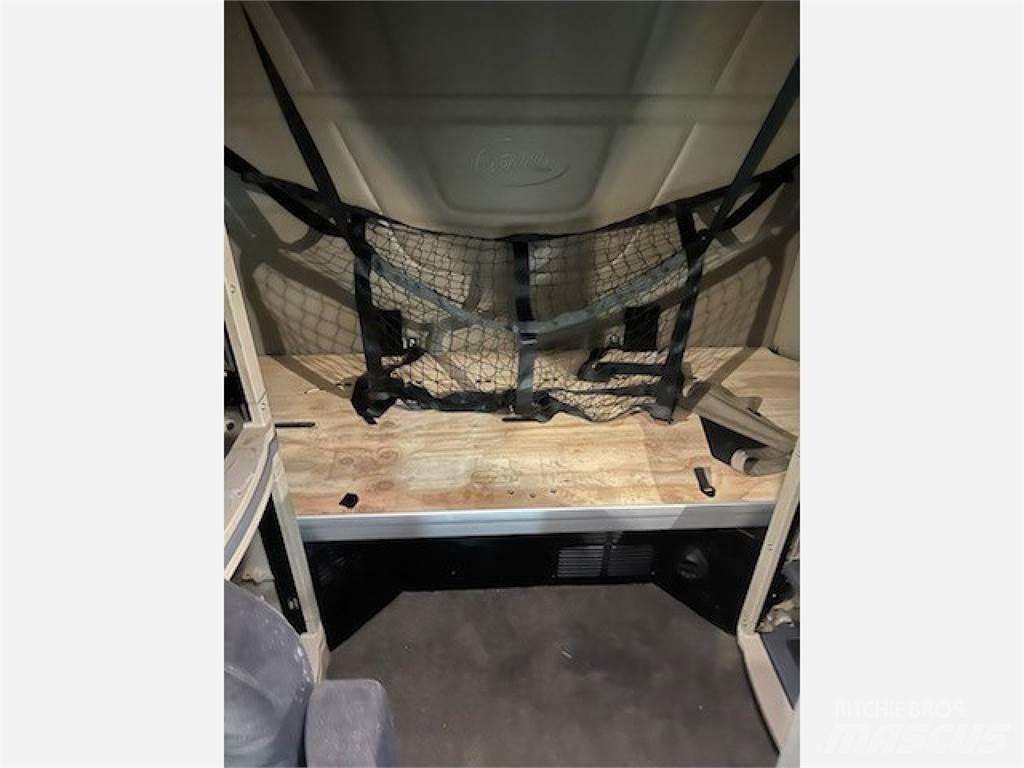 Peterbilt 579 中古トラクターヘッド | トレーラーヘッド