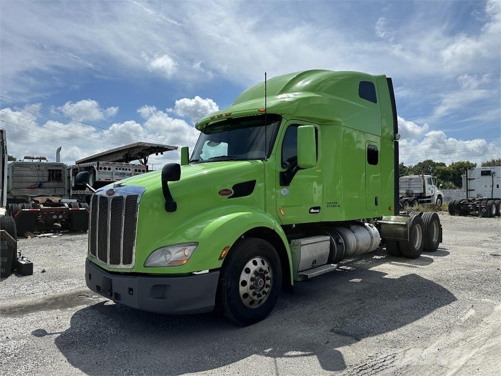 Peterbilt 579 中古トラクターヘッド | トレーラーヘッド