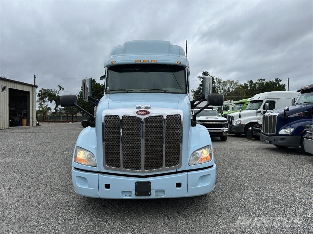 Peterbilt 579 中古トラクターヘッド | トレーラーヘッド