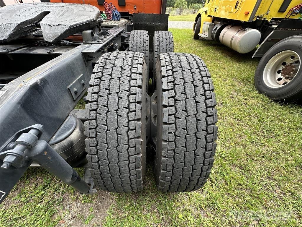 Peterbilt 579 中古トラクターヘッド | トレーラーヘッド