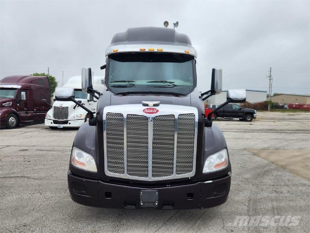 Peterbilt 579 中古トラクターヘッド | トレーラーヘッド