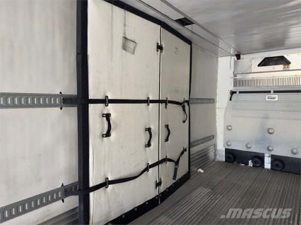 Utility 3000R 冷凍冷蔵トレーラー