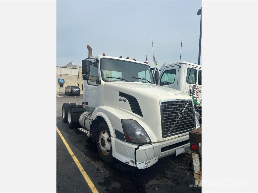 Volvo VNL 中古トラクターヘッド | トレーラーヘッド